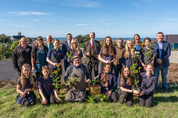 Deputy First Minister with responsibility for Climate Change, Huw Irranca-Davies with pupils from Ysgol Gyfun Aberaeron.